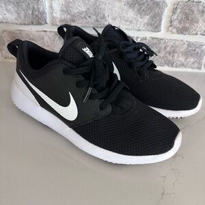 Nike Black and White golf shoes